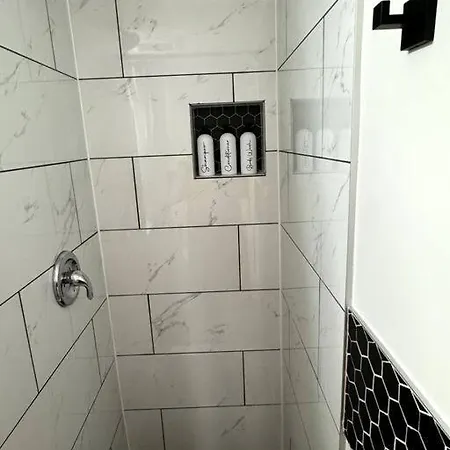 Cozy 1 Bdr Apt, 5 Min From Downtown Apartment