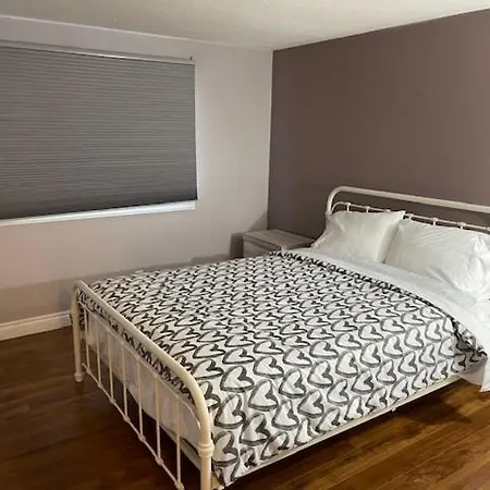 Big & Bright Room,21