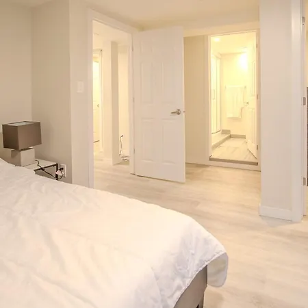 Luxury Brand New With Free Parking In Hotel Ottawa
