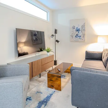 Hotel Luxury Brand New With Free Parking In