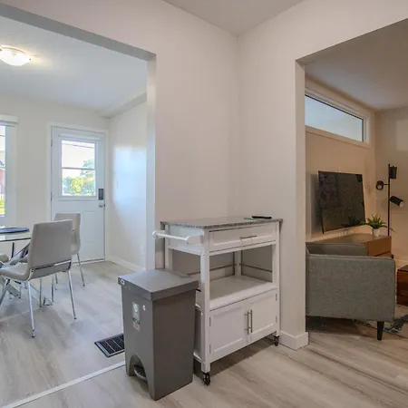 Luxury Brand New With Free Parking In 4* Ottawa