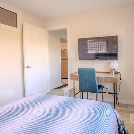 Luxury Brand New With Free Parking In Hotel