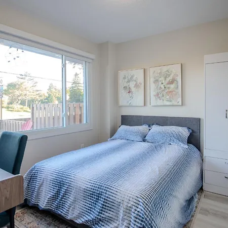 Luxury Brand New With Free Parking In Hotel Ottawa