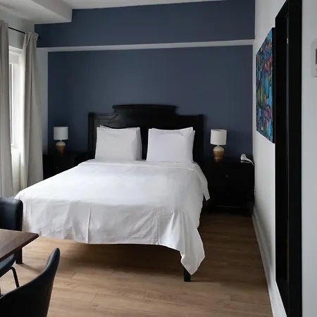 Hotel Byward Blue