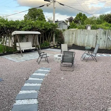 Southgate, 1 Homestay