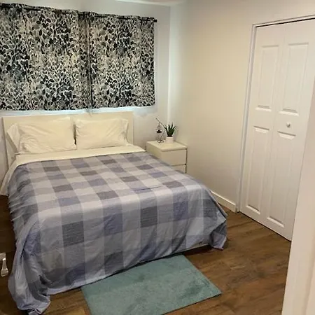 Southgate, 1 Homestay
