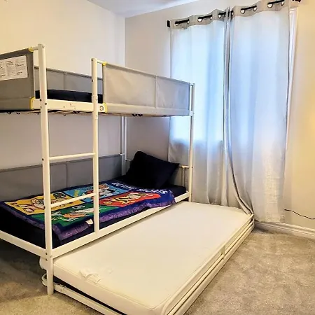 Apartment New Build With Primetv, Movies, Games, Airport 10 Mins Ottawa