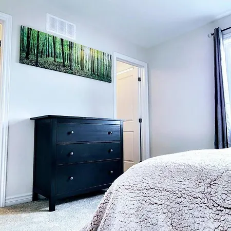 New Build With Primetv, Movies, Games, Airport 10 Mins Apartment Ottawa