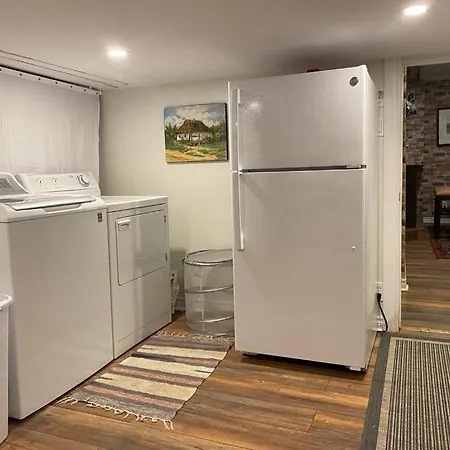 Guest In Ottawa's New Edinburgh Area Apartment *
