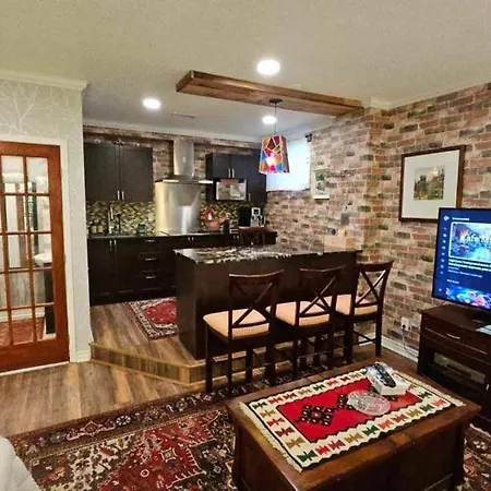 Apartment Guest In Ottawa's New Edinburgh Area *