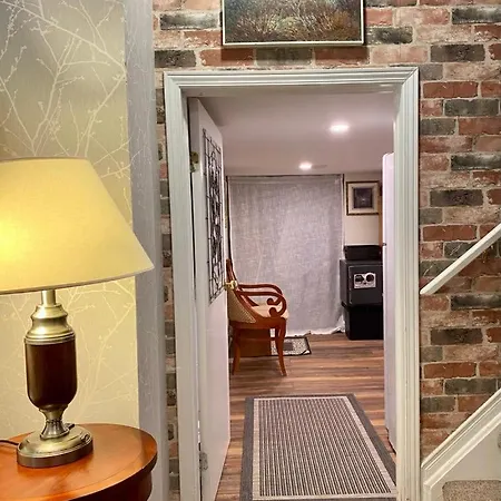 Apartment Guest In Ottawa's New Edinburgh Area *