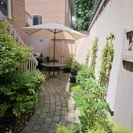 Apartment Guest In Ottawa's New Edinburgh Area