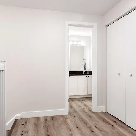 Private In Nepean For Family - 14 Minutes From Downtown Hotel