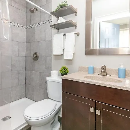 Apartment With 2br In Vanier - Work-friendly Ottawa