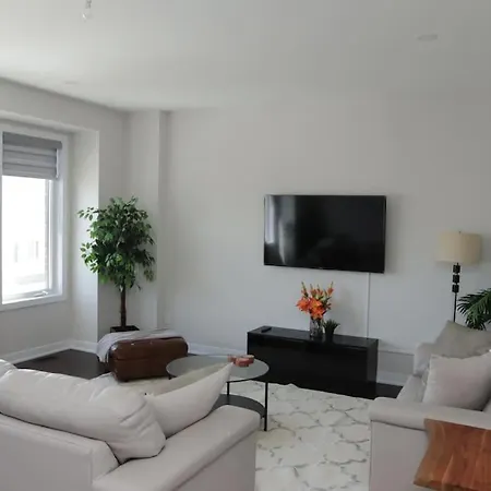 Holiday home The Pizzicato Comfort And Convenience Close To Downtown Ottawa