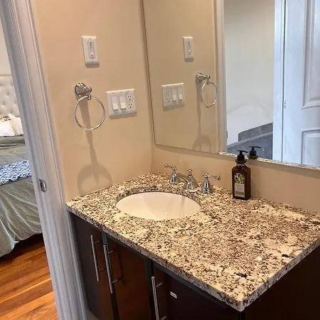 Manotick Villa