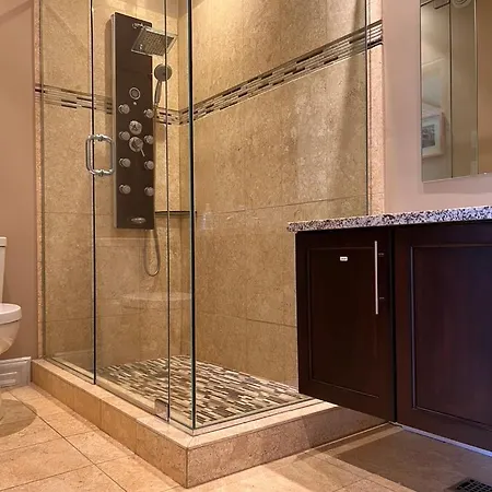 Manotick Villa *