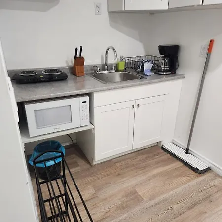 Apartment A Bright Cozy 1 Bedroom Unit In The Basement *
