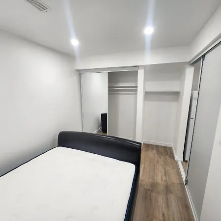 A Bright Cozy 1 Bedroom Unit In The Basement Apartment