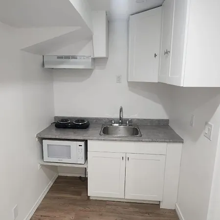 Apartment A Bright Cozy 1 Bedroom Unit In The Basement *