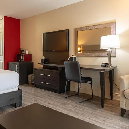 Ramada By Wyndham On The Rideau Hotel 3*