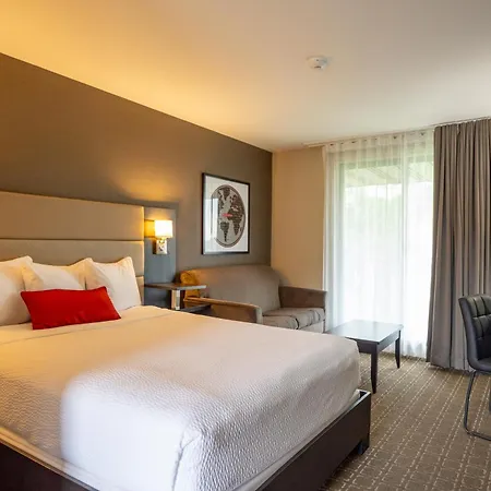 Hotel Ramada By Wyndham On The Rideau 3*