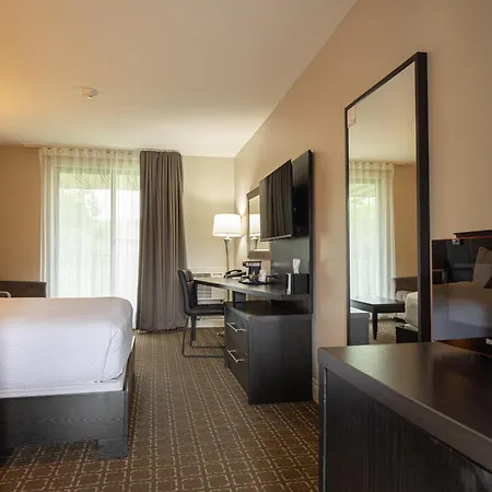 Ramada By Wyndham On The Rideau Hotel