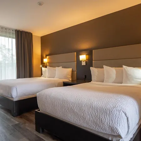 Hotel Ramada By Wyndham On The Rideau 3*