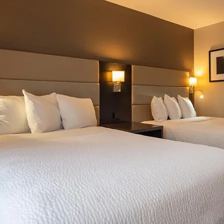 Ramada By Wyndham On The Rideau 3*
