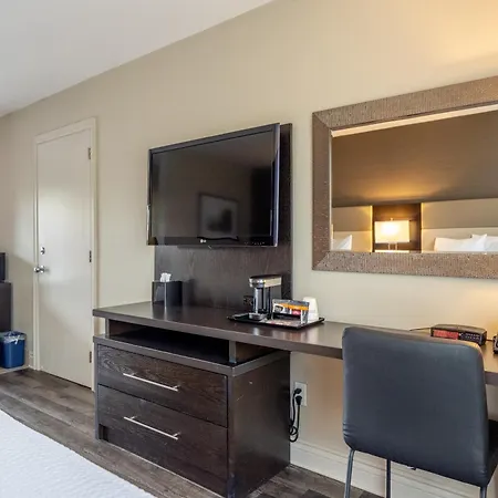 Ramada By Wyndham On The Rideau Hotel