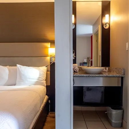 Ramada By Wyndham On The Rideau 3* Ottawa