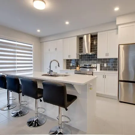 Peaceful House At Barrhaven Ottawa