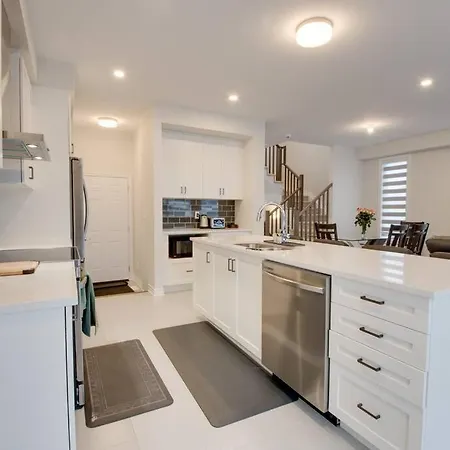 Villa Peaceful House At Barrhaven Ottawa