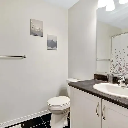 Holiday home Modern Townhome Near Attractions
