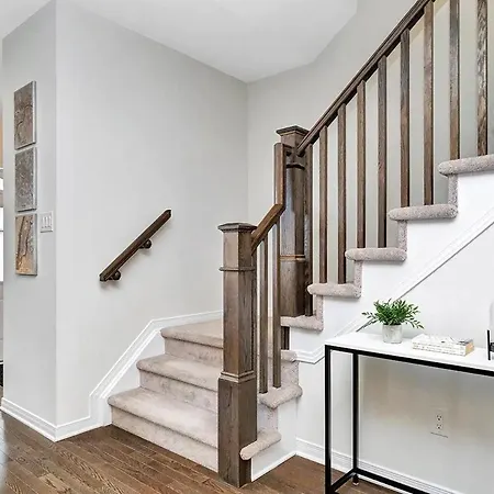 Modern Townhome Near Attractions Holiday home *