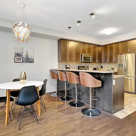 Modern Townhome Near Attractions Holiday home *
