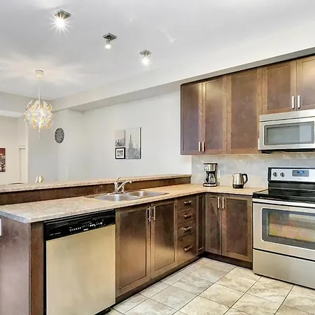 Holiday home Modern Townhome Near Attractions