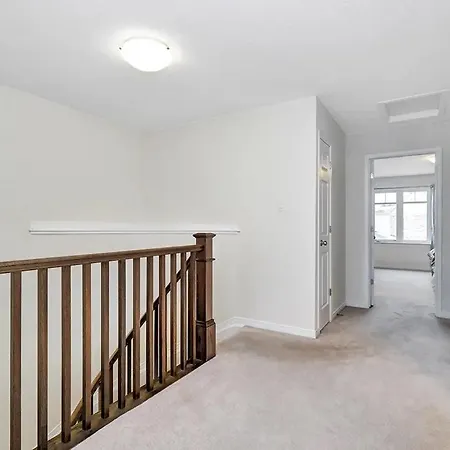 Modern Townhome Near Attractions * Ottawa