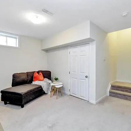Modern Townhome Near Attractions Holiday home *