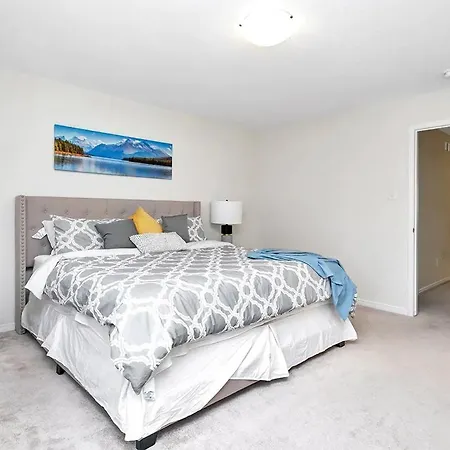 Holiday home Modern Townhome Near Attractions *