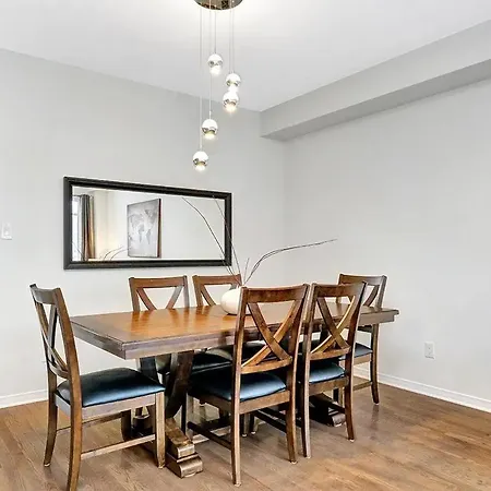 Modern Townhome Near Attractions Holiday home Ottawa