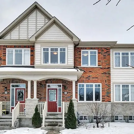 Modern Townhome Near Attractions *