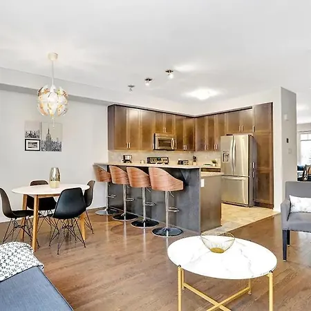 Holiday home Modern Townhome Near Attractions
