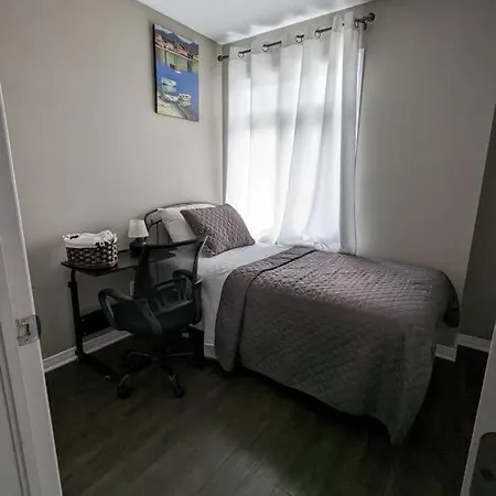 Holiday home Maison Contemporaine Et Spacieuse Ottawa
