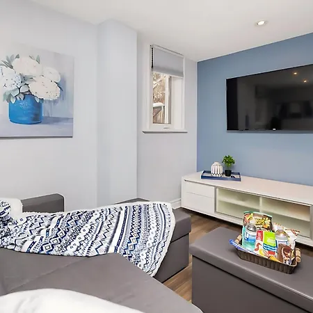 Pet Friendly - 1br Newly Renovated *