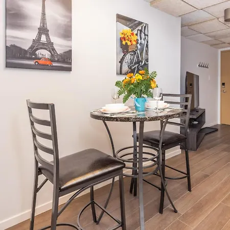 Apartment With King Bed - Near Chinatown Ottawa