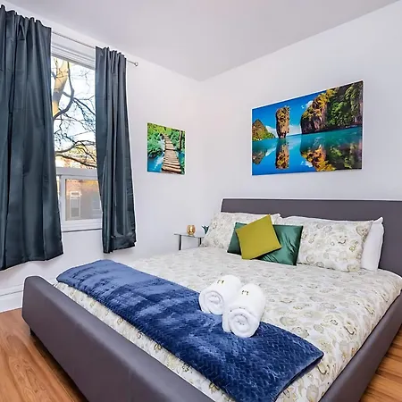 Pet-friendly - Steps To Rideau Centre Apartment