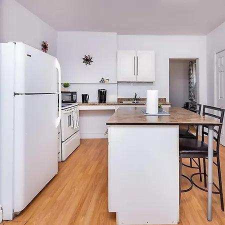 Pet-friendly - Steps To Rideau Centre Apartment *