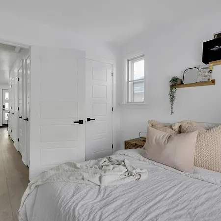 Modern 2br Near Downtown Free Parking Apartment Ottawa