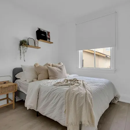 Apartment Modern 2br Near Downtown Free Parking *